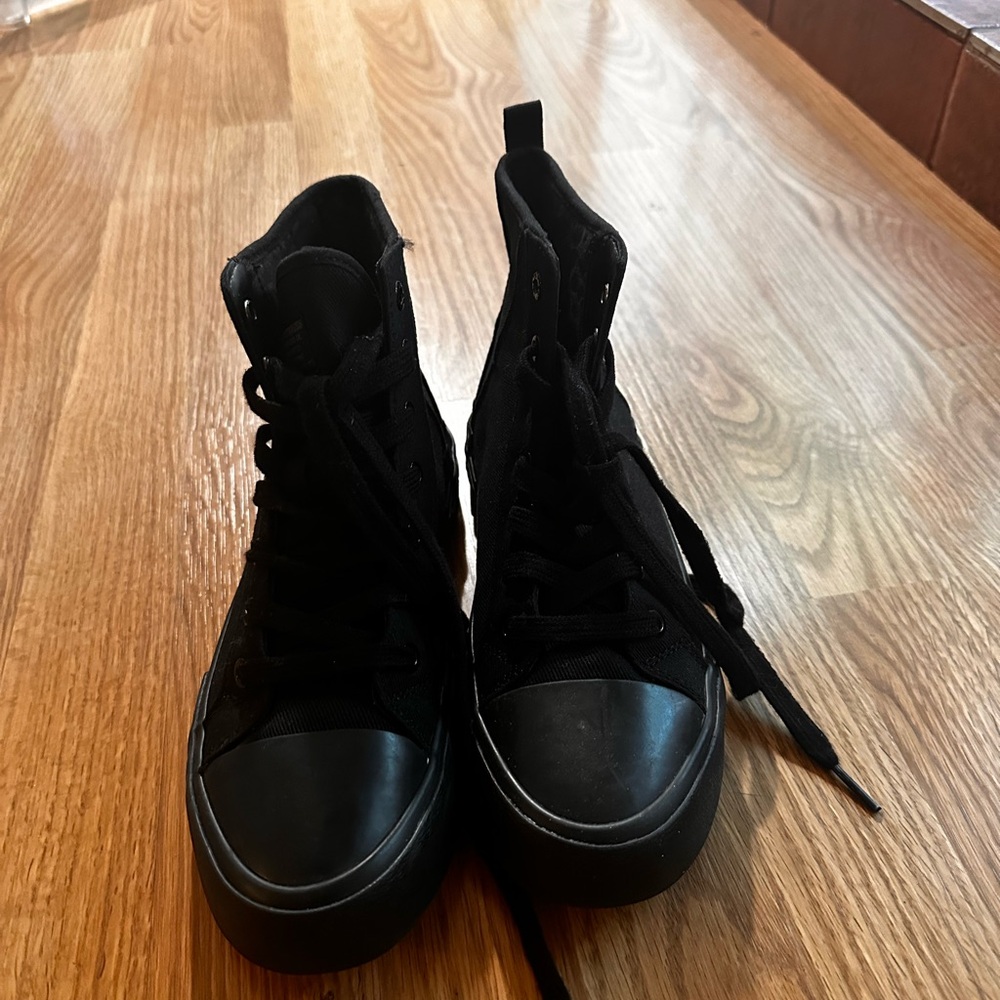 Levi's Women's Black High-Top Sneakers
